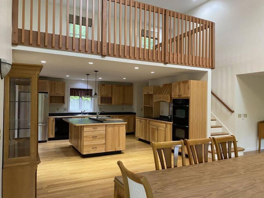 Beautiful Spacious Home W/ Game Room. Γκίλφορντ Εξωτερικό φωτογραφία