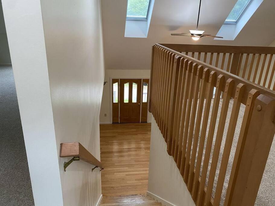 Beautiful Spacious Home W/ Game Room. Γκίλφορντ Εξωτερικό φωτογραφία